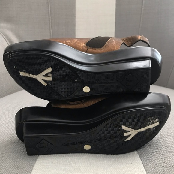 Donald J Pliner Size Bronze/Black Sandals - Picture 8 of 8